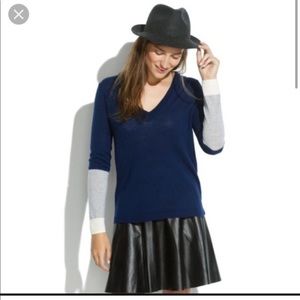Madewell 100% merino wool colour block v neck